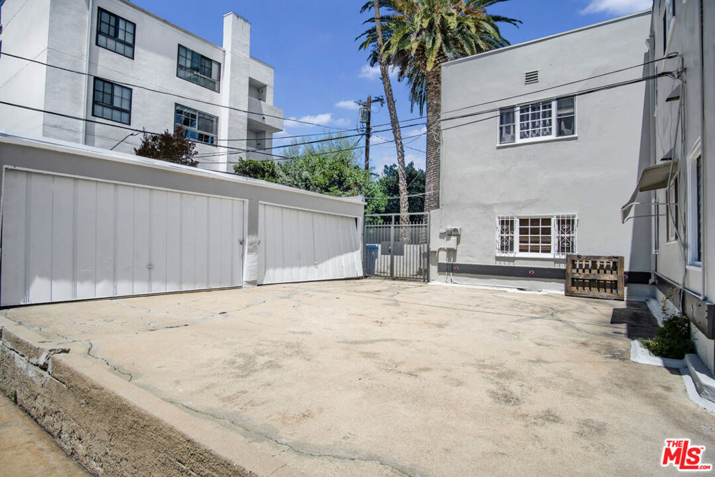 129 N Flores Street
