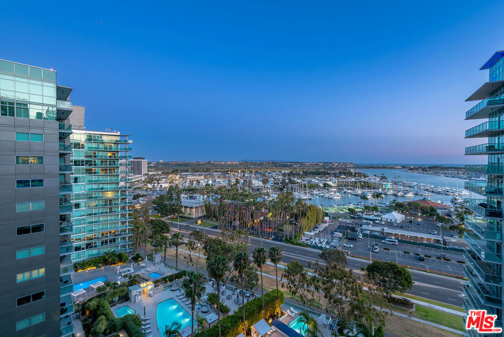 13700 Marina Pointe Drive 1629