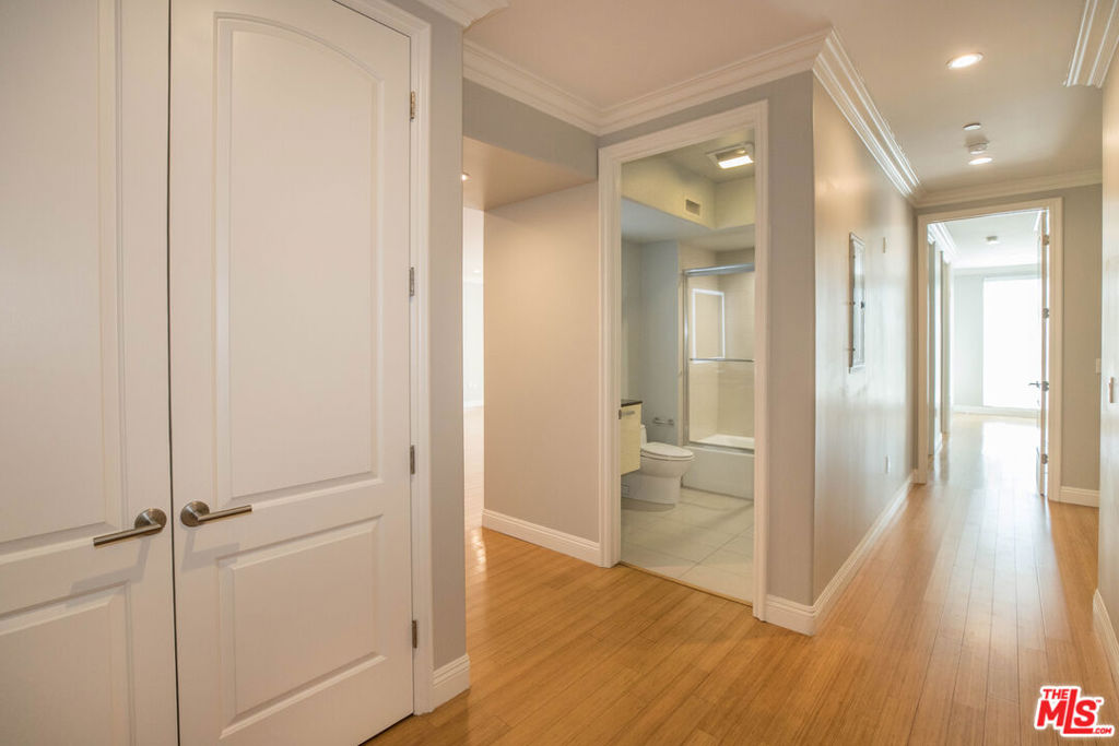 Properties 4 1283 Havenhurst Drive 306