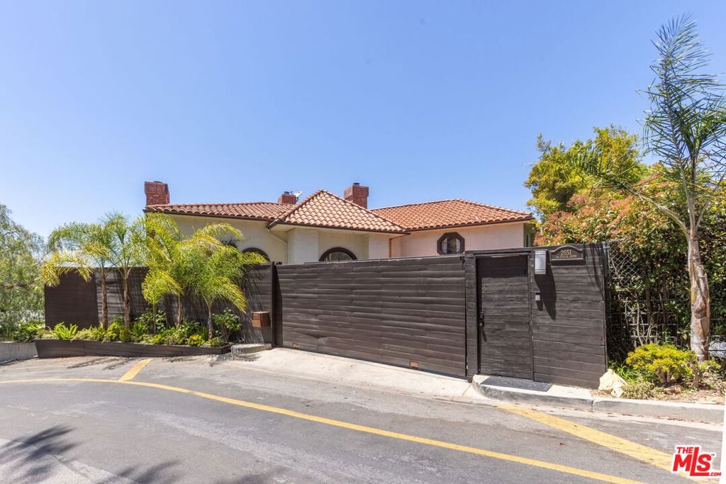 2651 La Cuesta Drive