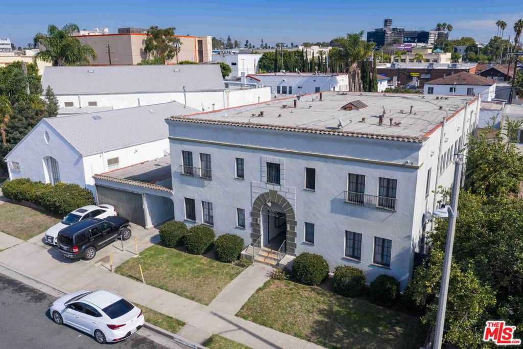 406 S Grevillea Avenue