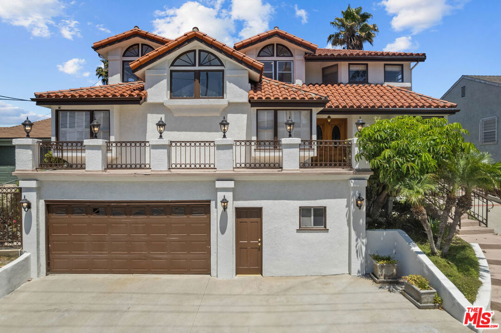 5317 Angeles Vista Boulevard