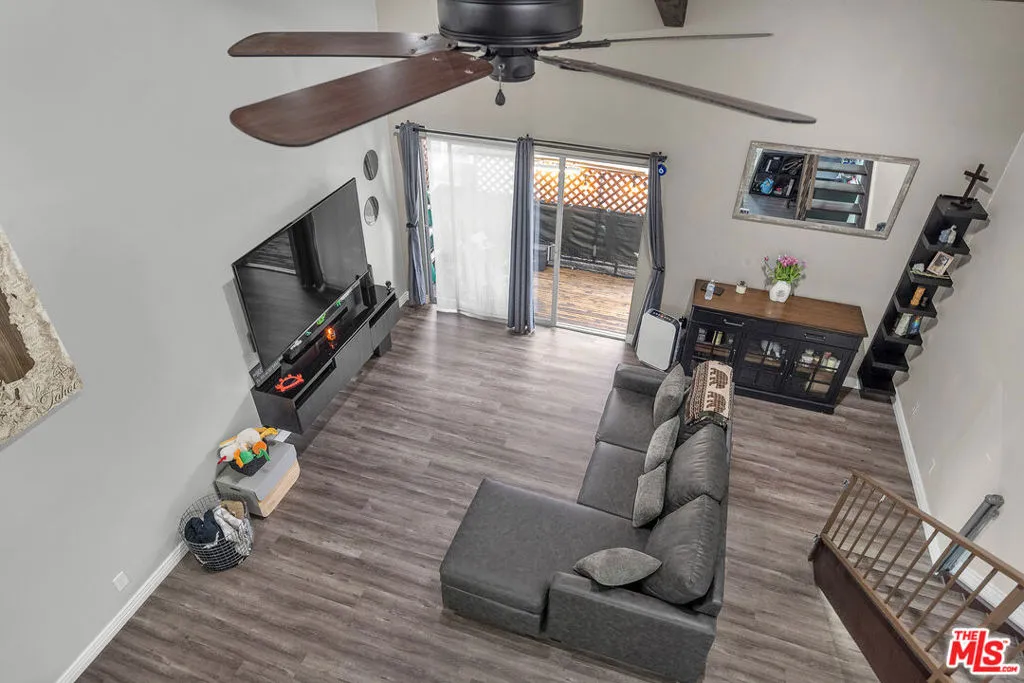 Encino, California 91316, United States, 1 Bedroom Bedrooms, ,2 BathroomsBathrooms,Residential,Active,230954