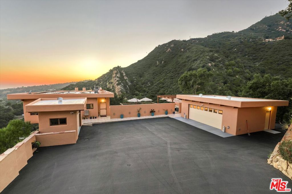 280 W Mountain Drive