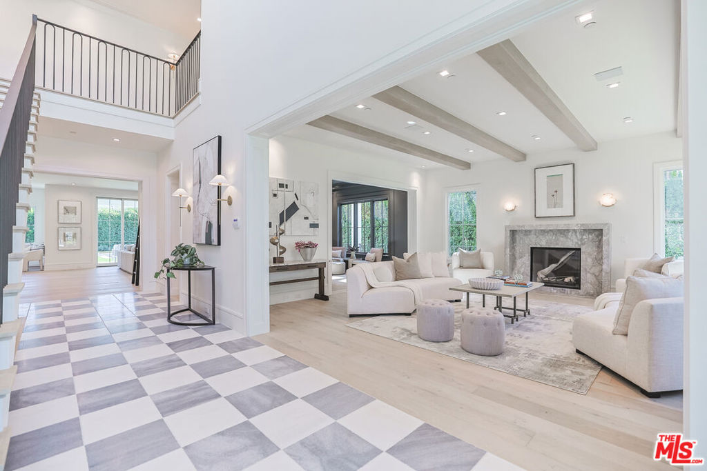 1072 Amalfi Drive