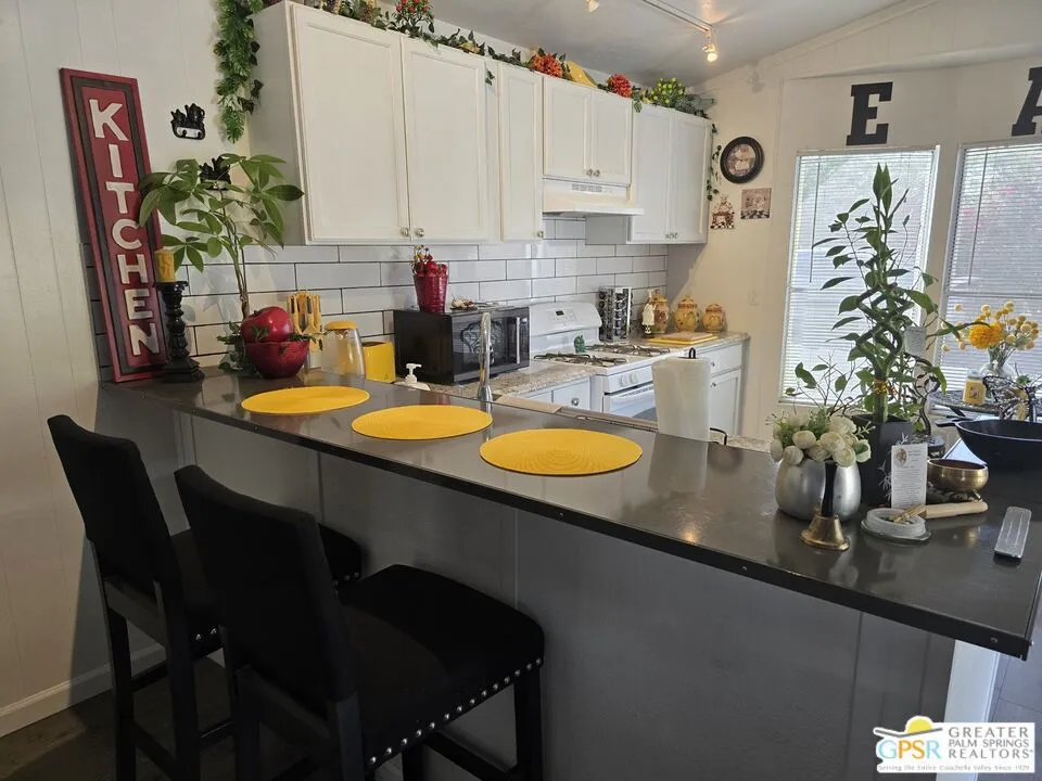 Palm Desert, California 92260, United States, 2 Bedrooms Bedrooms, ,1 BathroomBathrooms,Residential,Pending,142460