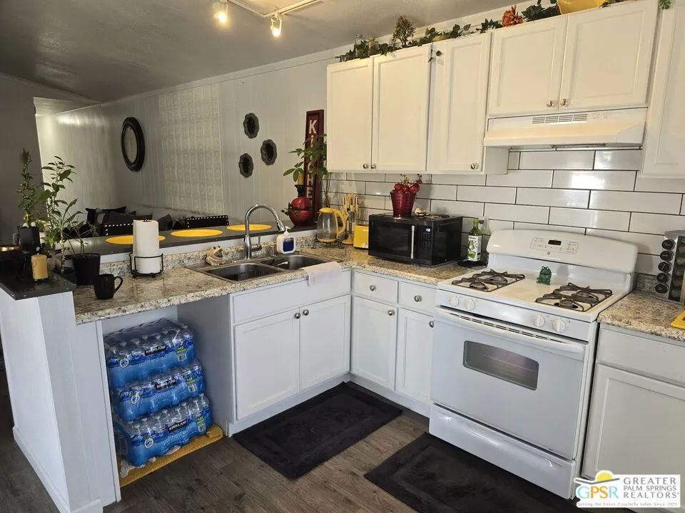 Palm Desert, California 92260, United States, 2 Bedrooms Bedrooms, ,1 BathroomBathrooms,Residential,Pending,142460