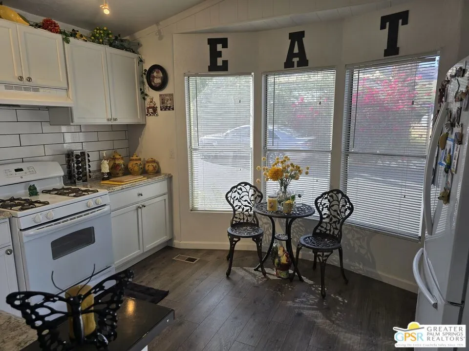 Palm Desert, California 92260, United States, 2 Bedrooms Bedrooms, ,1 BathroomBathrooms,Residential,Pending,142460