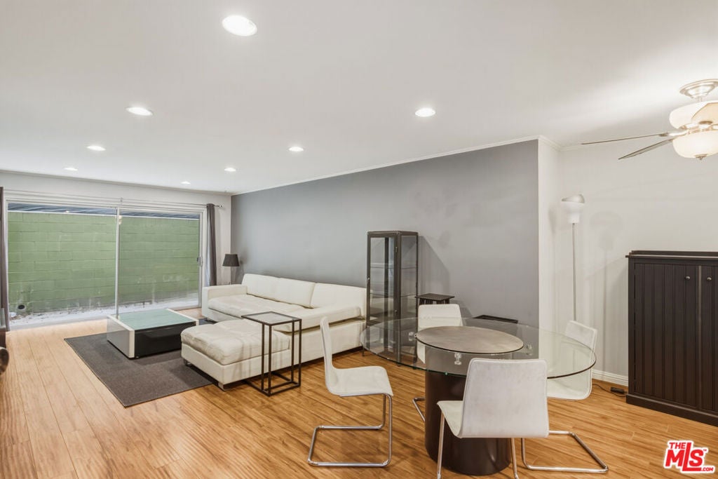 2260 N Cahuenga Boulevard 106