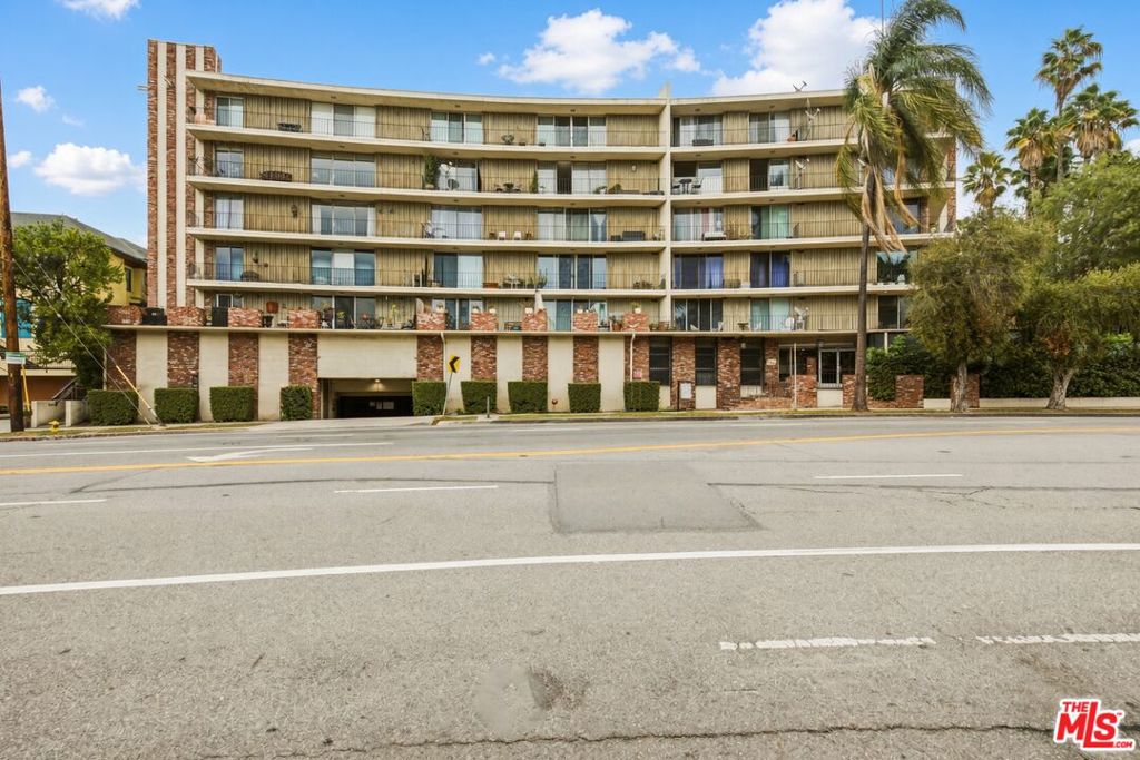 2260 N Cahuenga Boulevard 106