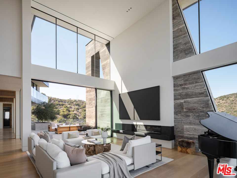 Properties 3 1504 N Kenter Avenue