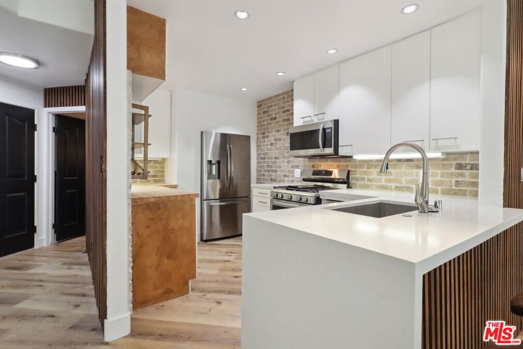 1160 Granville Avenue 104