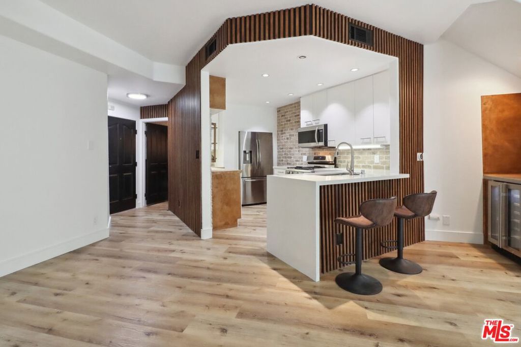 1160 Granville Avenue 104