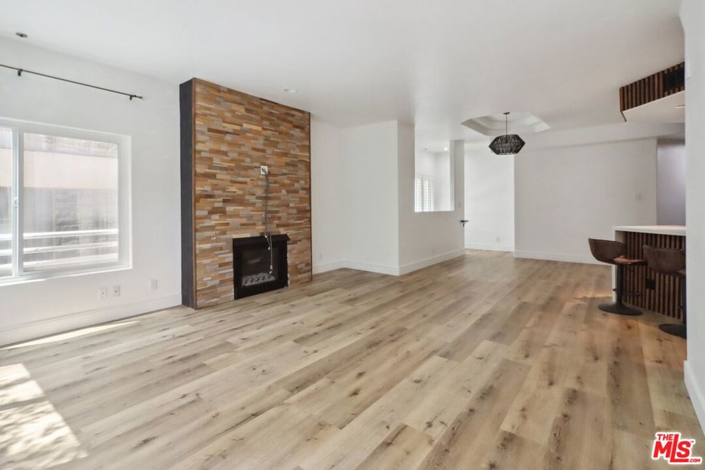 1160 Granville Avenue 104