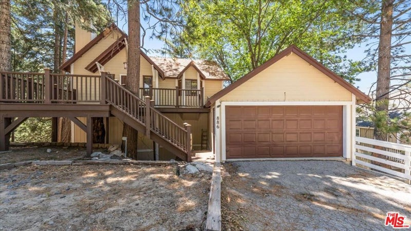 886 Sandalwood Drive