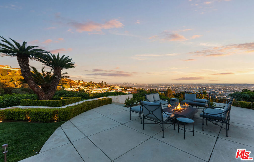 380 Trousdale Place