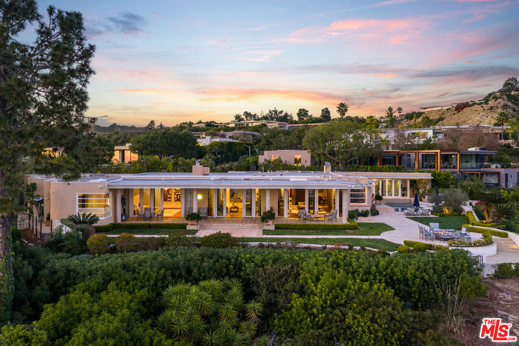 380 Trousdale Place