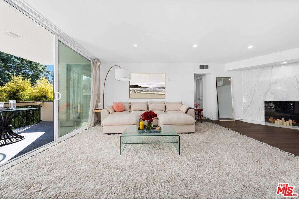 Properties 4 11970 Montana Avenue 207