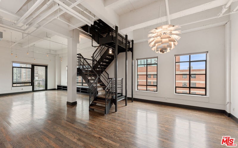 849 S Broadway 1210