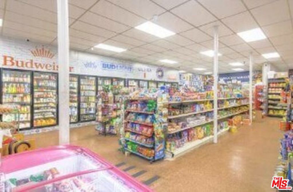 851 W Gardena Boulevard