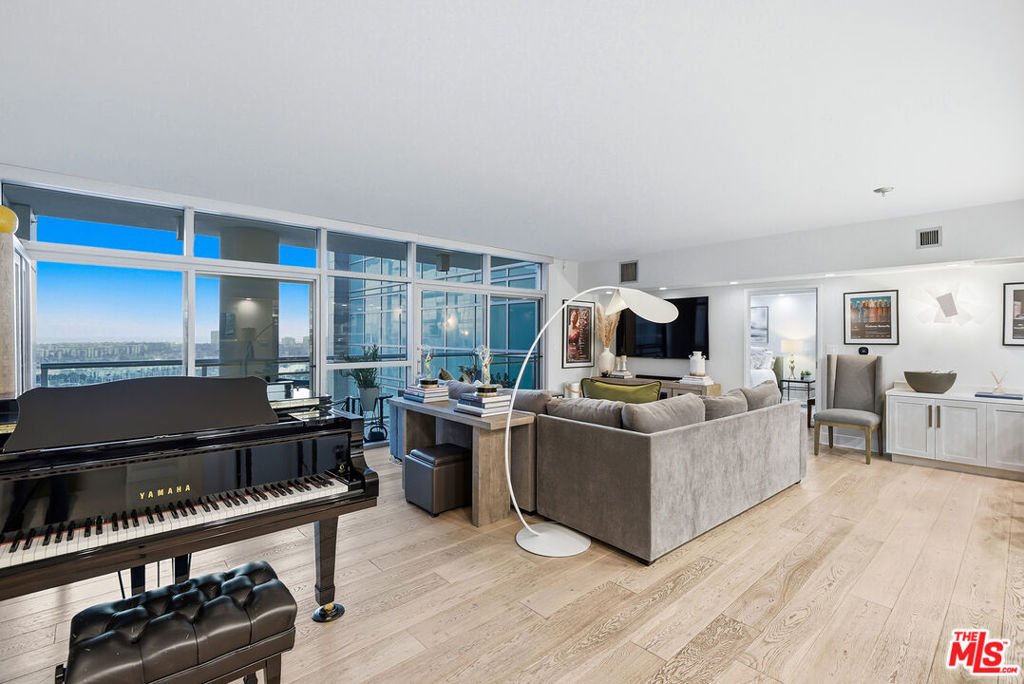 13700 Marina Pointe Drive 1711