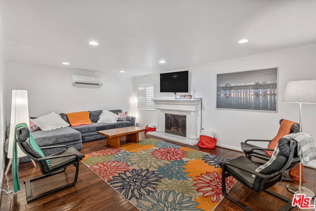 11725 Balboa Boulevard