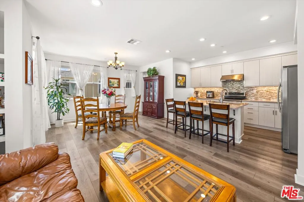 Goleta, California 93117, United States, 4 Bedrooms Bedrooms, ,4 BathroomsBathrooms,Residential,Active,138613