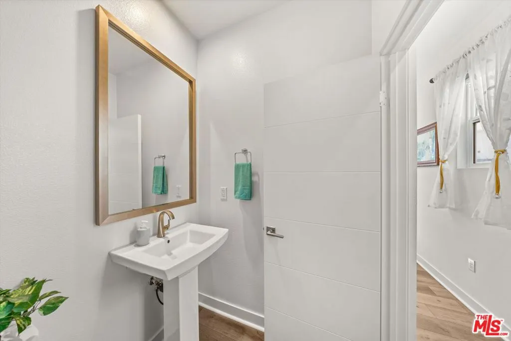 Goleta, California 93117, United States, 4 Bedrooms Bedrooms, ,4 BathroomsBathrooms,Residential,Active,138613