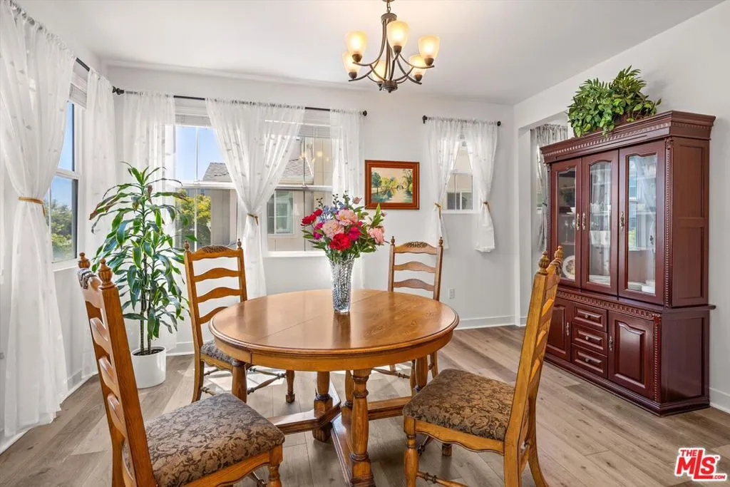 Goleta, California 93117, United States, 4 Bedrooms Bedrooms, ,4 BathroomsBathrooms,Residential,Active,138613