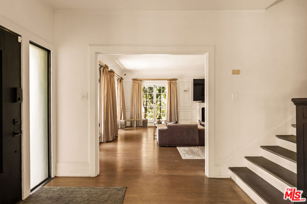 564 N Normandie Avenue