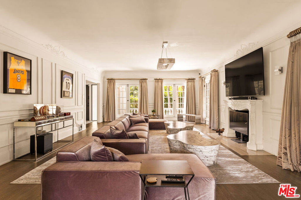 564 N Normandie Avenue