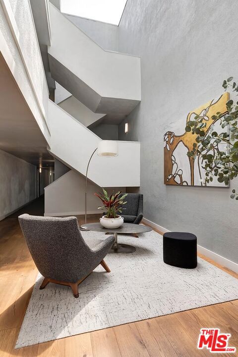 1134 Alta Loma Road 305
