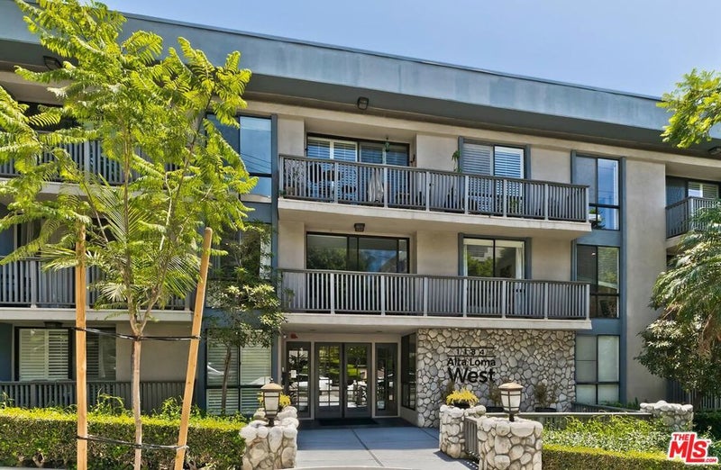 1134 Alta Loma Road 305