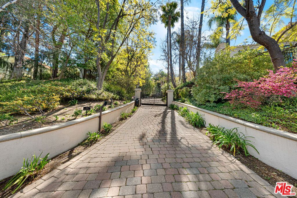 Properties 3 4730 Azucena Road