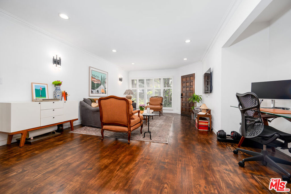 Properties 1 1615 N Laurel Avenue 112