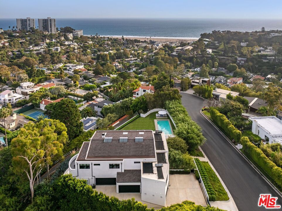 400 Amalfi Drive
