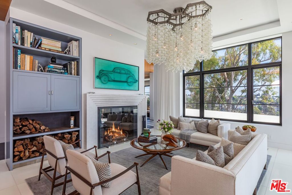 400 Amalfi Drive
