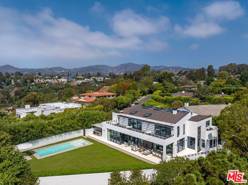 400 Amalfi Drive