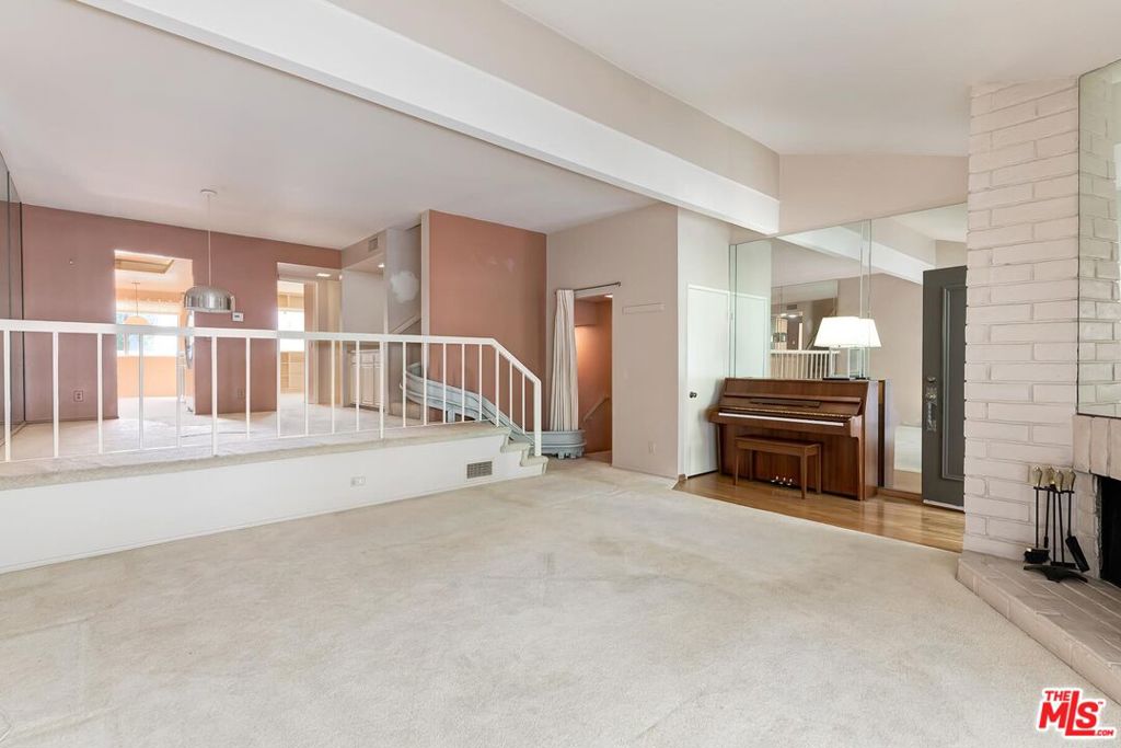 1726 Palisades Drive