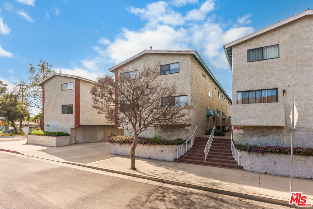 11643 Chandler Boulevard 111