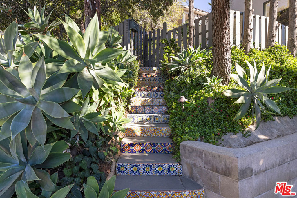 2342 Earl Street