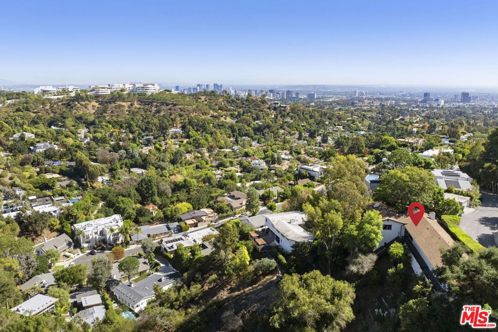 1018 N Tigertail Road