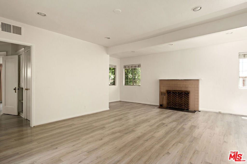 358 N San Vicente Boulevard