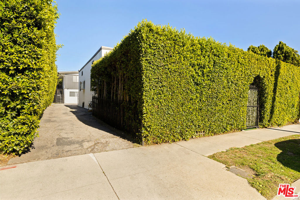 358 N San Vicente Boulevard