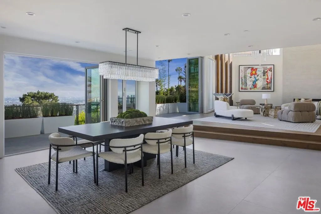 Los Angeles, California 90069, United States, 4 Bedrooms Bedrooms, ,5 BathroomsBathrooms,Residential,Active,165580