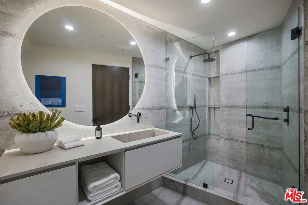 Los Angeles, California 90069, United States, 4 Bedrooms Bedrooms, ,5 BathroomsBathrooms,Residential,Active,165580