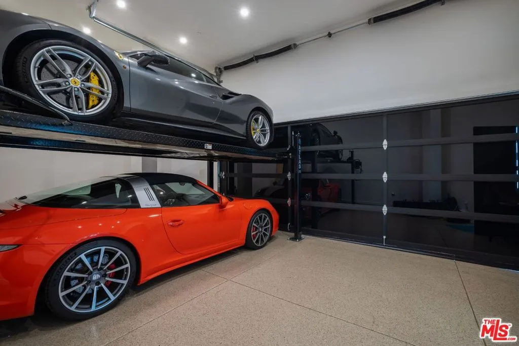 Los Angeles, California 90069, United States, 4 Bedrooms Bedrooms, ,5 BathroomsBathrooms,Residential,Active,165580