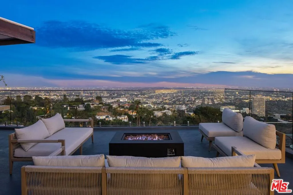 Los Angeles, California 90069, United States, 4 Bedrooms Bedrooms, ,5 BathroomsBathrooms,Residential,Active,165580