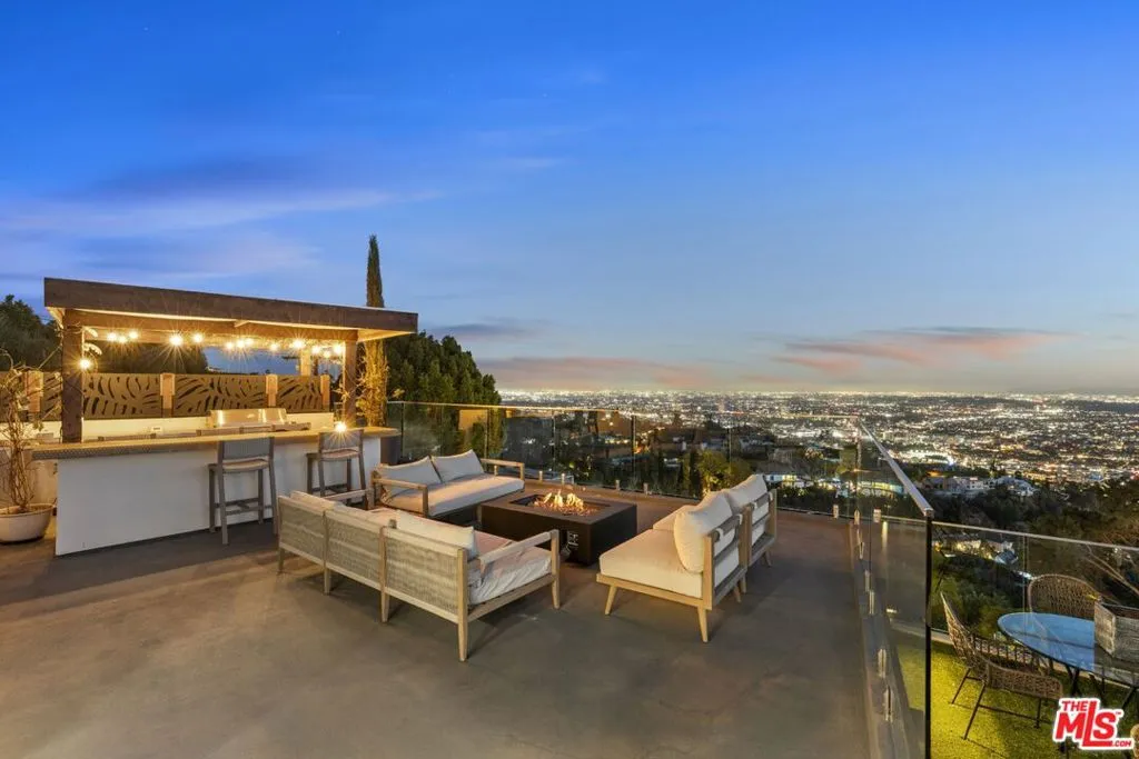 Los Angeles, California 90069, United States, 4 Bedrooms Bedrooms, ,5 BathroomsBathrooms,Residential,Active,165580