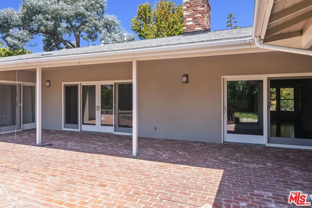 Los Angeles, California 90049, United States, 3 Bedrooms Bedrooms, ,3 BathroomsBathrooms,Residential,Active,191326